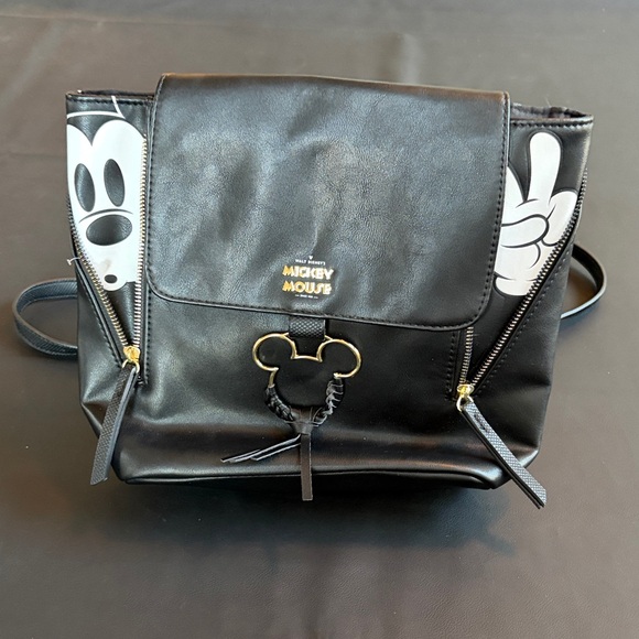 kanye west custom louis vuitton backpack Kanye West's custom made Louis Vuitton Backpack According to Ye David Jones PU Leather reels Model:100MH